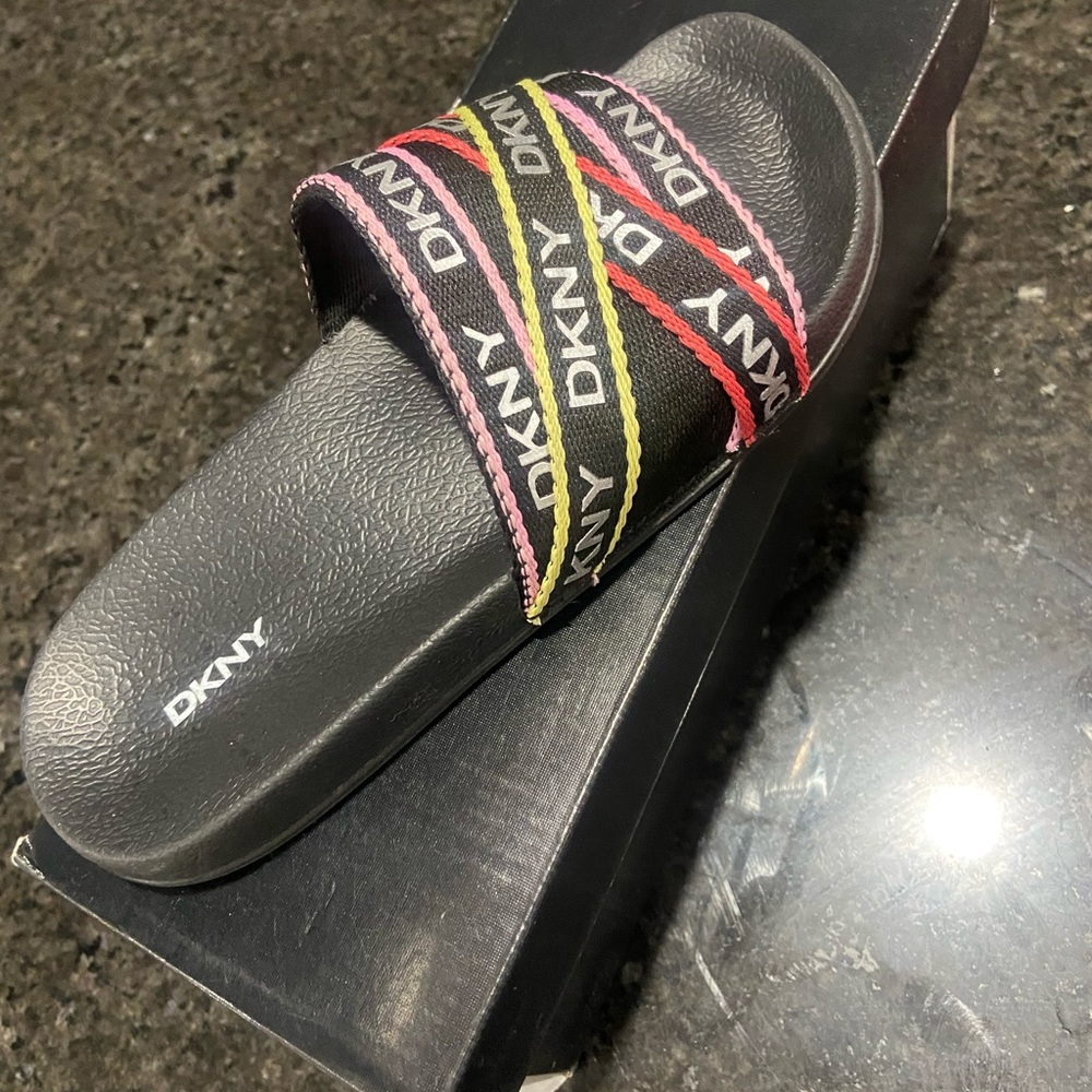 GIRLS DKNY SLIDES